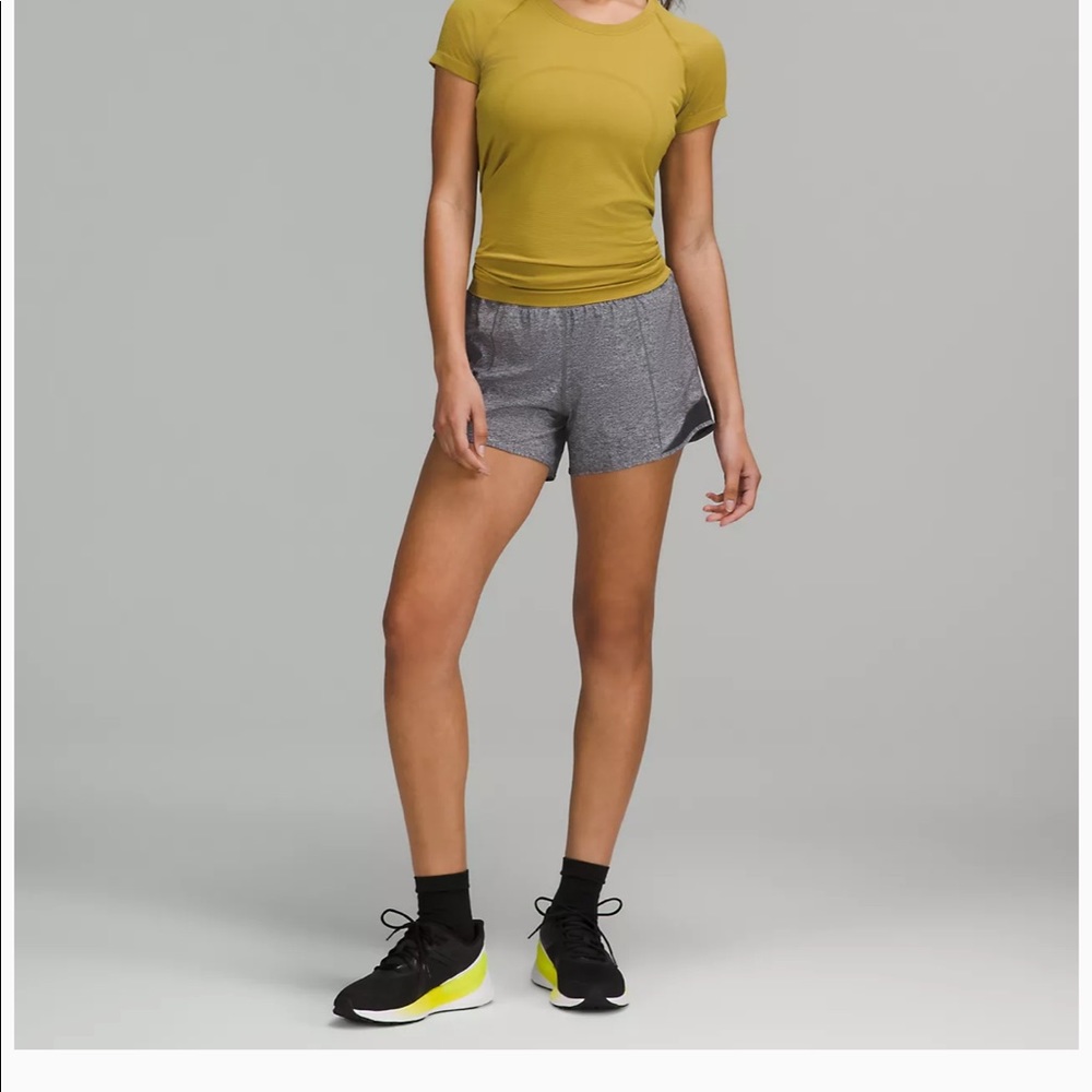Lululemon hotty high-rised lined short 4”